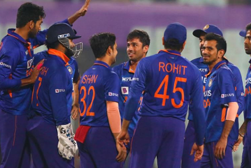শেষ ওভারে রোমাঞ্চ ছড়িয়েও পারল না ওয়েস্ট ইন্ডিজ