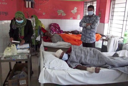 মাটি কাটাকে কেন্দ্র করে দু’পক্ষের সংঘর্ষ, নারীসহ আহত ১১