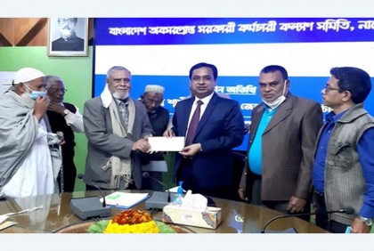 নাটোরে জরুরি চিকিৎসা সেবাসহ অনুদান প্রদান