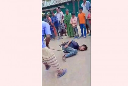 চুরির অভিযোগে কিশোরকে হাত-পা বেঁধে বেধড়ক মারধর
