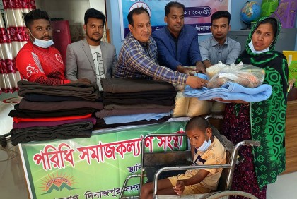 দিনাজপুরের অসহায় ও প্রতিবন্ধীদের মাঝে খাদ্য সহায়তা