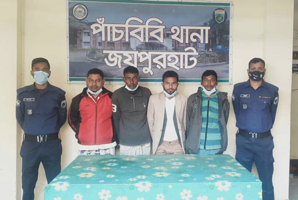 জয়পুরহাটের পুলিশের অভিযান গ্রেফতার ৩৩