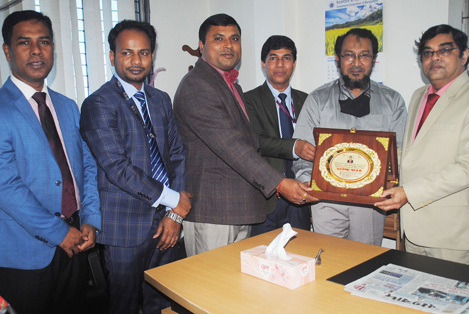 বরিশালে আইসিবি কর্মকর্তা-কর্মচারীদের সাথে চেয়ারম্যানের মতবিনিময়