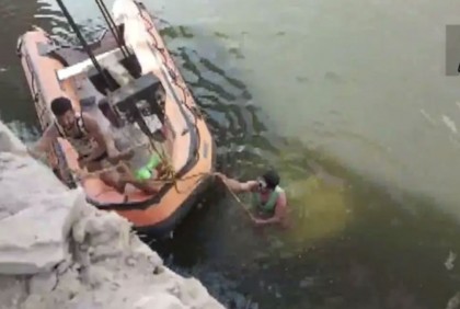 গাড়ি নদীতে, ভারতের রাজস্থানে বরসহ নিহত ৯