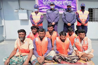 অপহৃত ৭ জেলেকে অক্ষত অবস্থায় উদ্ধার করল কোস্ট গার্ড