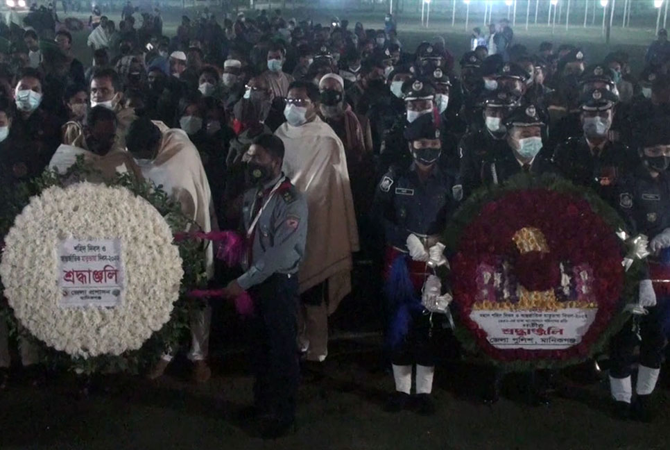ফুলেল শ্রদ্ধায় মানিকগঞ্জে ভাষা শহীদদের স্মরণ