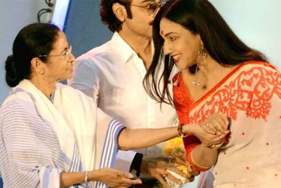বিধানসভায় মমতার সঙ্গে একান্তে কী কথা বললেন ঋতুপর্ণা?