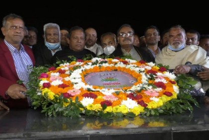 যথাযোগ্য মর্যাদায় জামালপুরে ভাষা শহীদদের ফুলেল শ্রদ্ধা