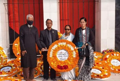 দুর্যোগপূর্ণ আবহাওয়া উপেক্ষা করে বরগুনায় শ্রদ্ধা