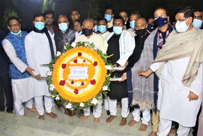 শেকৃবিতে বিনম্র শ্রদ্ধায় ভাষা শহীদদের স্মরণ