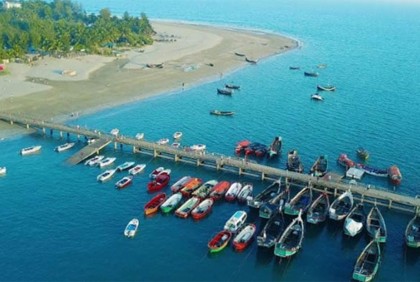 শিথিল সতর্ক সংকেত, কাল ফিরবেন সেন্টমার্টিনে আটকা পড়া দু’হাজার পর্যটক