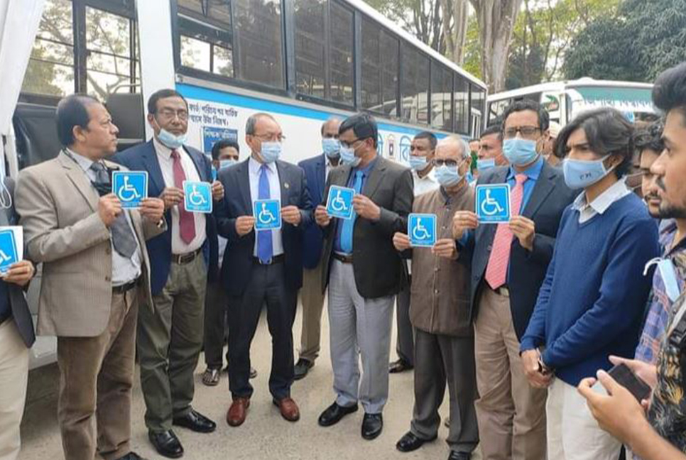 রাবি বাসে প্রতিবন্ধী আসন সংরক্ষণ কার্যক্রমের উদ্বোধন 