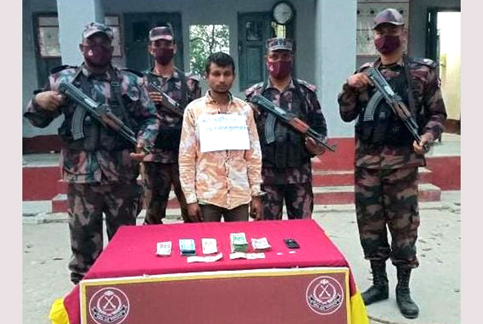 ফুলবাড়ীতে ভারতীয় রুপি ও সিম কার্ডসহ হুন্ডি ব্যবসায়ী আটক
