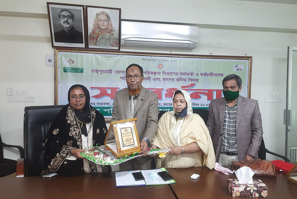 জয়পুরহাটে পরিবার পরিকল্পনা বিভাগের কর্মকর্তা-কর্মচারীদের সংবর্ধনা