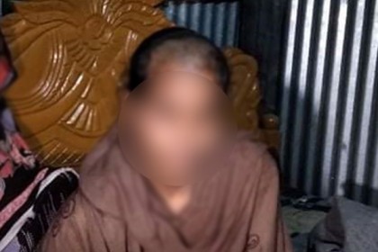 লক্ষ্মীপুরে মাথা ন্যাড়া করে গৃহবধূকে নির্যাতন
