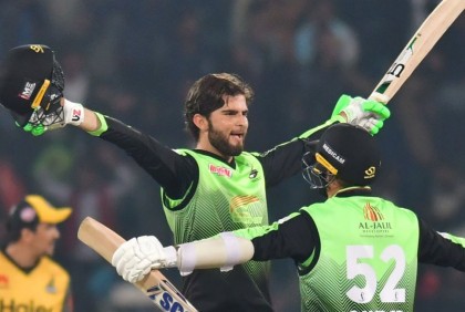 এক ওভারে ২৩ রান, আফ্রিদিকেই মনে করালেন শাহিন!