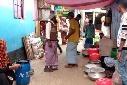 কলাপাড়ায় বসেছে গোলের গুড়ের হাট
