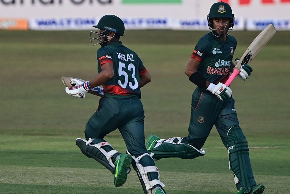 পার্টনারশিপের রেকর্ড গড়লেন আফিফ-মিরাজ!