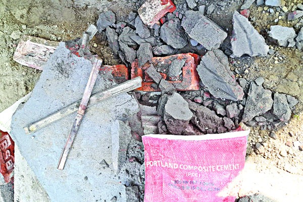 ঠাকুরগাঁওয়ে নির্মাণকাজে রডের পরিবর্তে বাঁশ