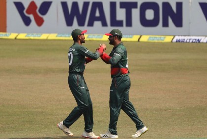 আফগান অধিনায়ককে বিদায় করলেন মাহমুদুল্লাহ