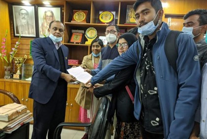 প্রাতিষ্ঠানিক ইমেইলসহ ৭ দফা দাবিতে ইবি শিক্ষার্থীদের স্মারকলিপি