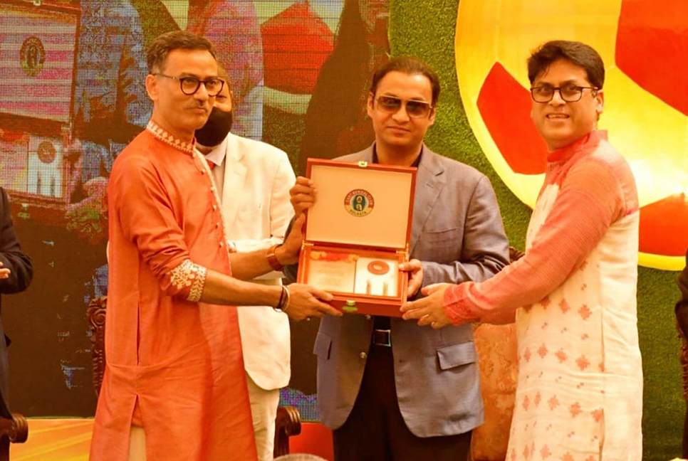 সায়েম সোবহান আনভীরকে সংবর্ধনা ও আজীবন সদস্যপদ দিল ইস্ট বেঙ্গল ক্লাব