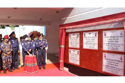 খাগড়াছড়িতে পুলিশের বিভিন্ন উন্নয়ন কাজের উদ্বোধন করলেন আইজিপি 