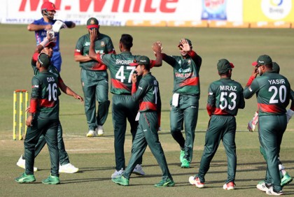 প্রথম দল হিসেবে বাংলাদেশের ‘সেঞ্চুরি’ 

