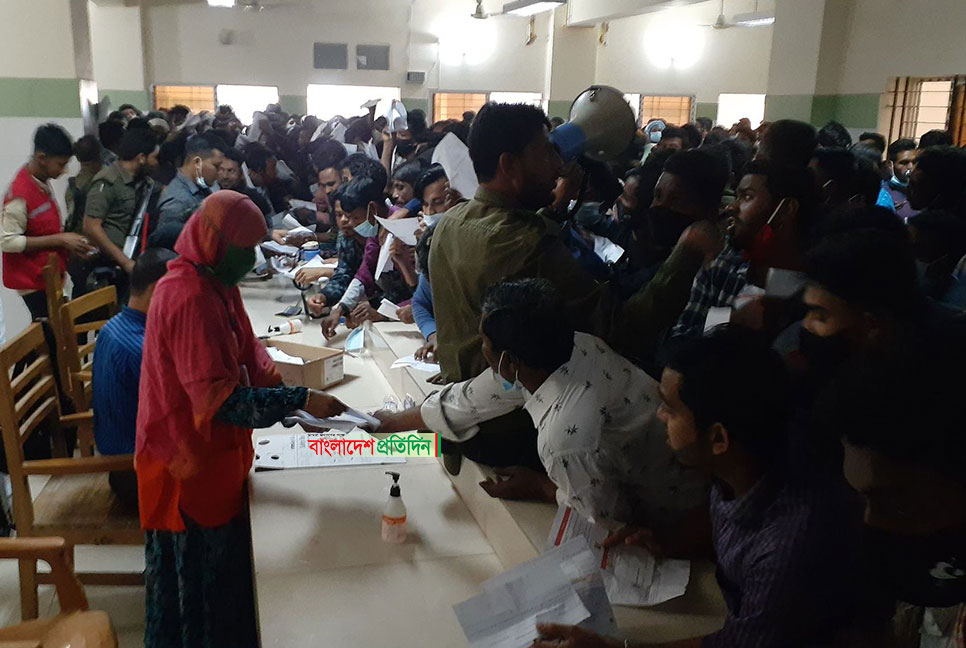 টিকার জন্য ওসমানীতে উপচে পড়া ভিড়