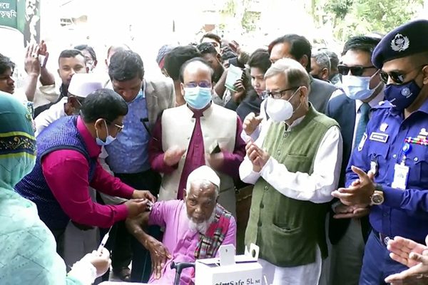 নীলফামারীতে ভ্যাকসিন কার্যক্রম শুরু