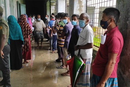বাগেরহাটে করোনার টিকাদান কর্মসূচি