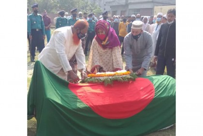 মুক্তিযোদ্ধা মোজাহারুল ইসলামকে রাষ্ট্রীয় মর্যাদায় দাফন

