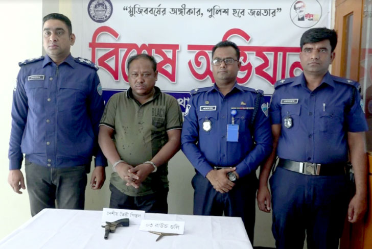 লক্ষ্মীপুরে অস্ত্র ও গুলিসহ ডাকাত মানিক গ্রেফতার