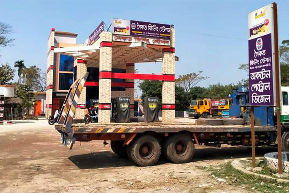 আমতলিতে ফিলিং স্টেশনে ডাকাতি, আহত ১