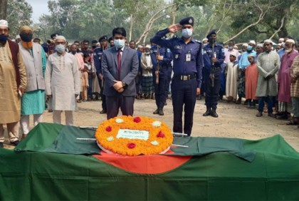 রাষ্ট্রীয় মর্যাদায় বীর মুক্তিযোদ্ধার দাফন সম্পন্ন