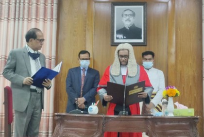 শপথ নিলেন নতুন সিইসি ও চার কমিশনার