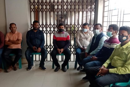 দ্বিতীয় দিনেও আন্দোলন করেছে পাবিপ্রবির কর্মকর্তা-কর্মচারীরা