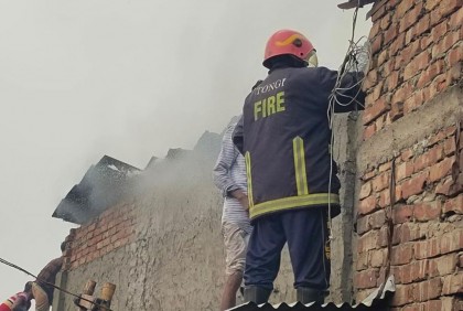 টঙ্গীতে তুলার গুদামে আগুন