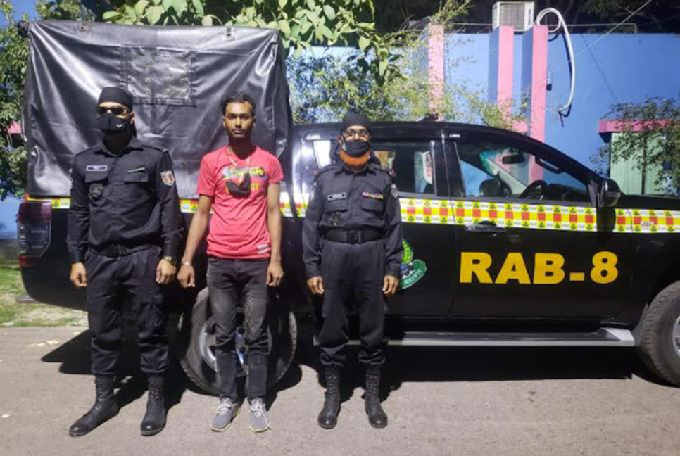 গলাচিপায় র‌্যাবের হাতে ইয়াবা ব্যবসায়ী আটক