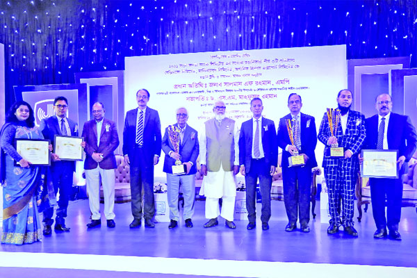 শীর্ষ তিন রপ্তানিকারক গ্রাহককে সম্মাননা দিল জনতা ব্যাংক