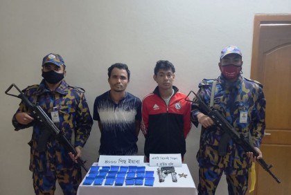টেকনাফে অস্ত্র ও ইয়াবাসহ দুই রোহিঙ্গা আটক