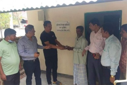 ফেনীতে ভূমিহীনদের ঘর উপহার দিল জেলা পরিষদ 