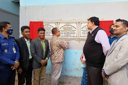 ইটনায় মহেশ চন্দ্র সরকারি মডেল শিক্ষা নিকেতনে তিনটি পাঁচতলা ভবনের ভিত্তিপ্রস্তর স্থাপন 