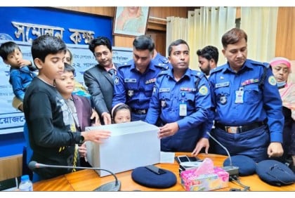পিরোজপুরে ২৬ পুলিশ পরিবারে সম্মাননা