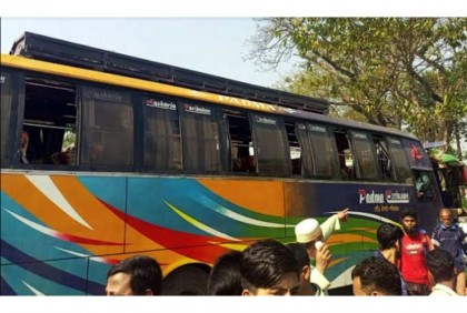 দিনাজপুরে যাত্রীবাহী দুটি বাসের 
সংঘর্ষে আহত ১৫