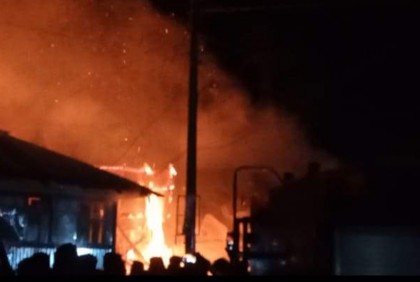 পাথরঘাটায় আগুনে পুড়ল ৫ দোকান