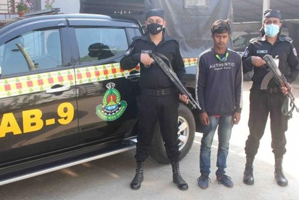 শায়েস্তাগঞ্জে ৯৮ কেজি গাঁজাসহ যুবক গ্রেফতার