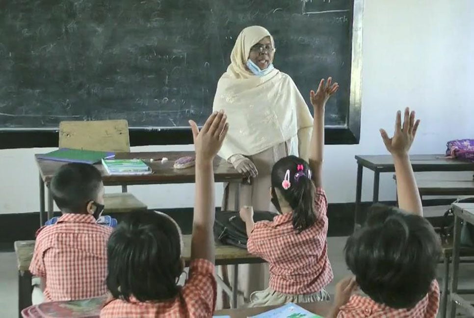 ঝিনাইদহে খুলেছে প্রাথমিক বিদ্যালয়, প্রথম দিনে উপস্থিতি কম