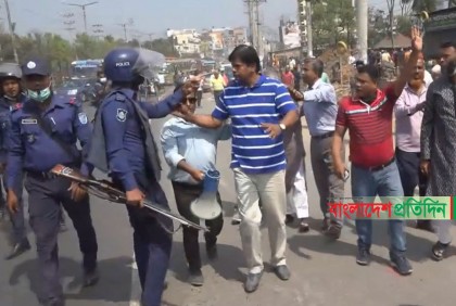 সাভারে বিএনপির বিক্ষোভে পুলিশের বাধা, সংঘর্ষ