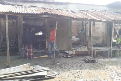 নগরকান্দায় আগুনে পুড়ল ১১ দোকান